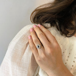 Bague Marguerite en or jaune, saphir, et diamants - Castafiore