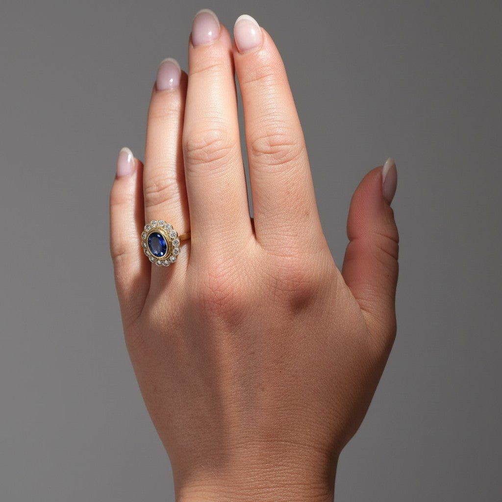 Bague Marguerite en or jaune, saphir et diamants - Castafiore