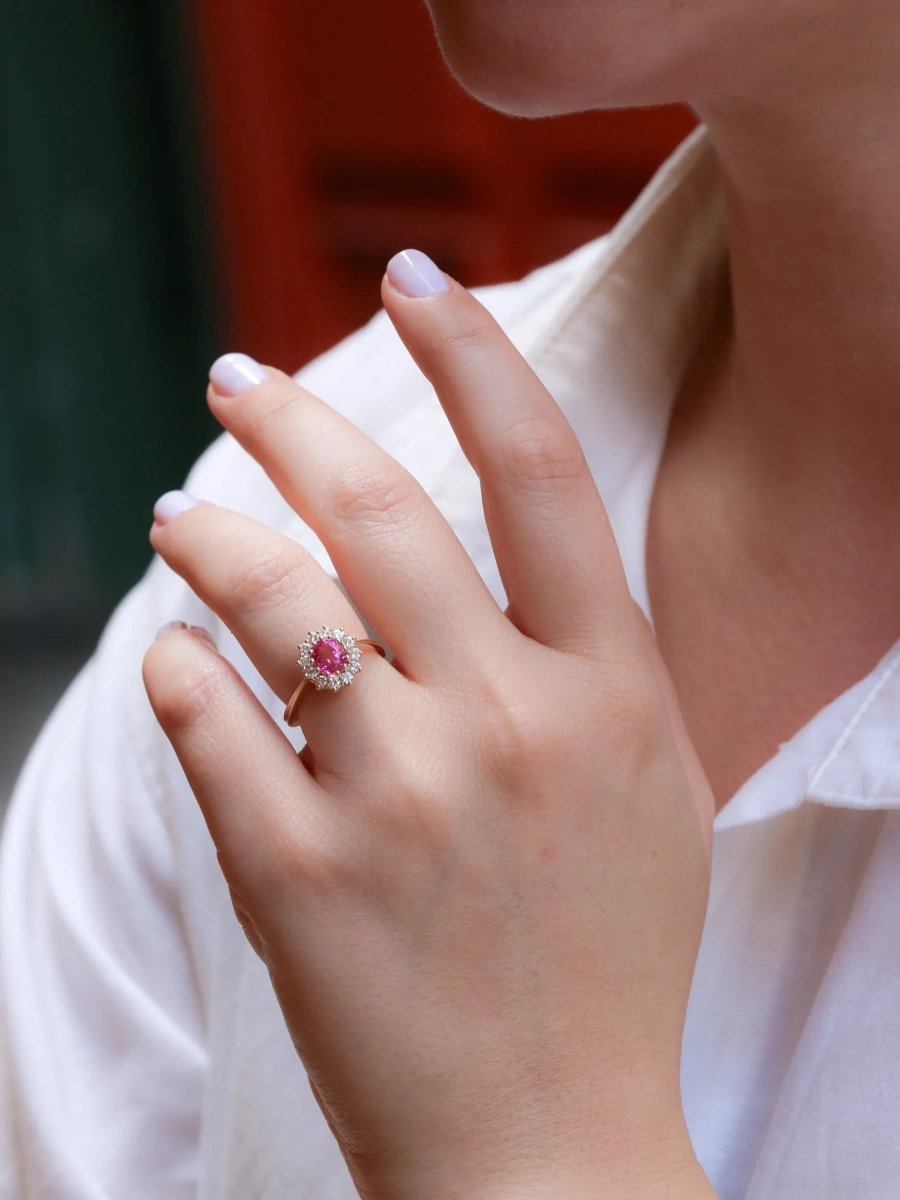 Bague Marguerite en or jaune, saphir et diamants - Castafiore