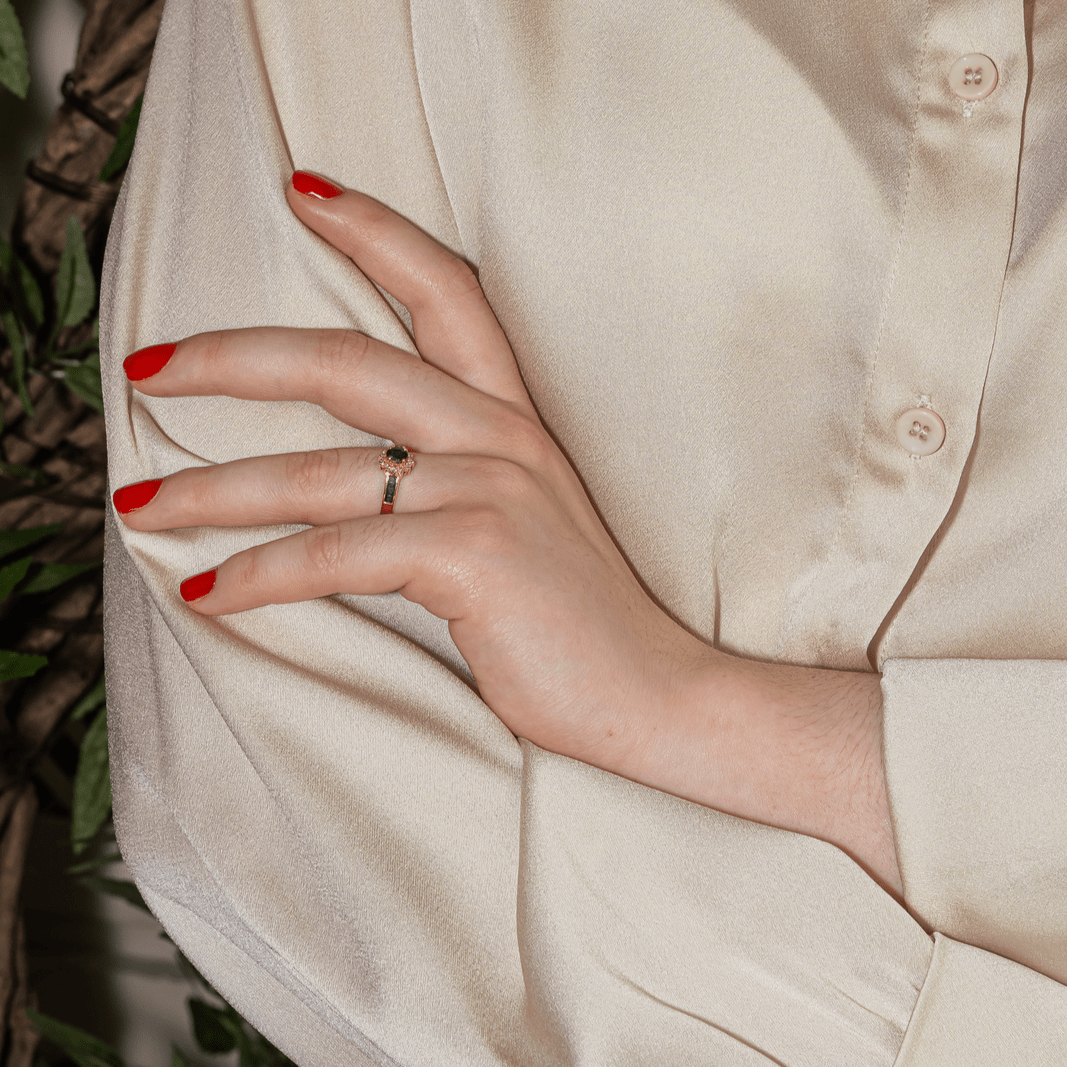 Bague Marguerite en or jaune, saphirs et diamants - Castafiore