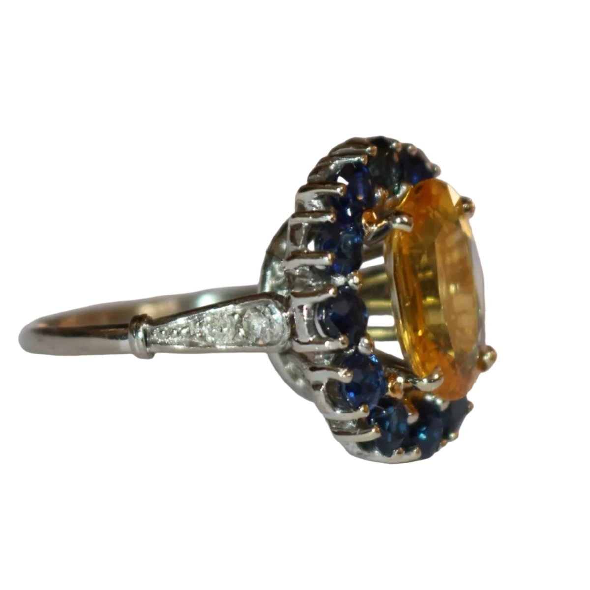 Bague Marguerite en or jaune, saphirs, et diamants - Castafiore