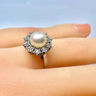 Bague Marguerite en or, platine, perle et diamants - Castafiore