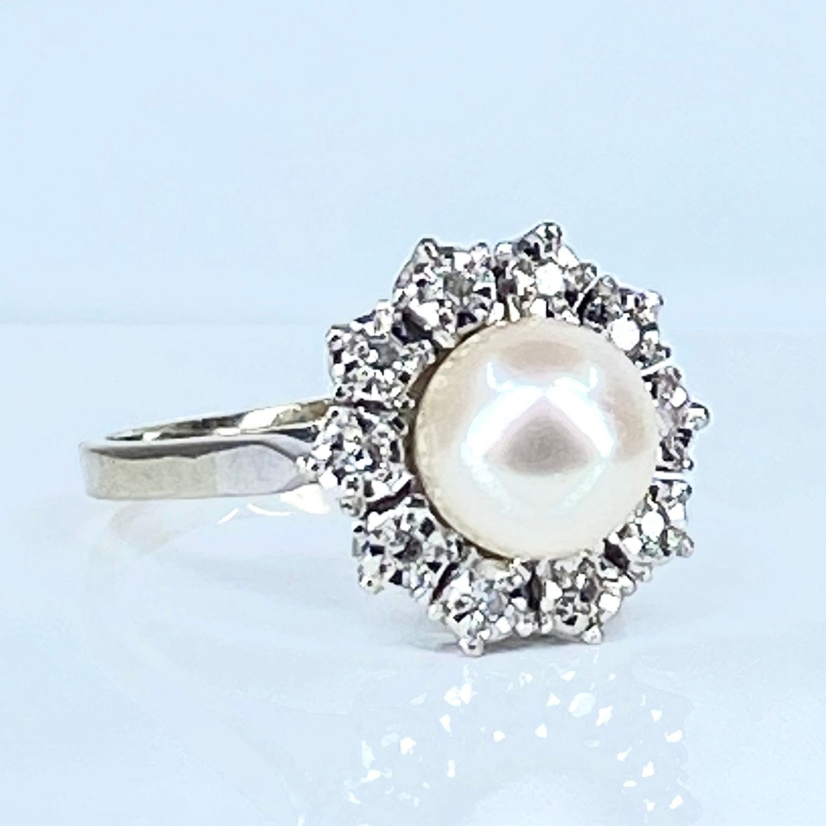 Bague Marguerite en or, platine, perle et diamants - Castafiore