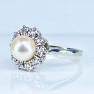 Bague Marguerite en or, platine, perle et diamants - Castafiore