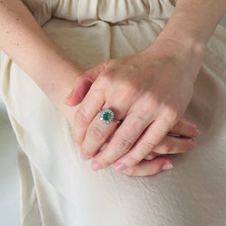 Bague Marguerite en or rose, émeraude et diamants - Castafiore