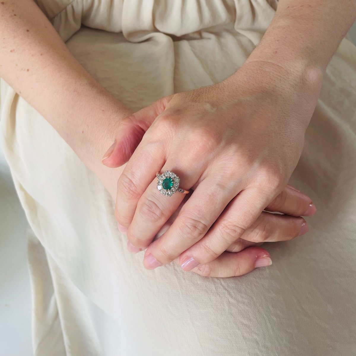 Bague Marguerite en or rose, émeraude et diamants - Castafiore