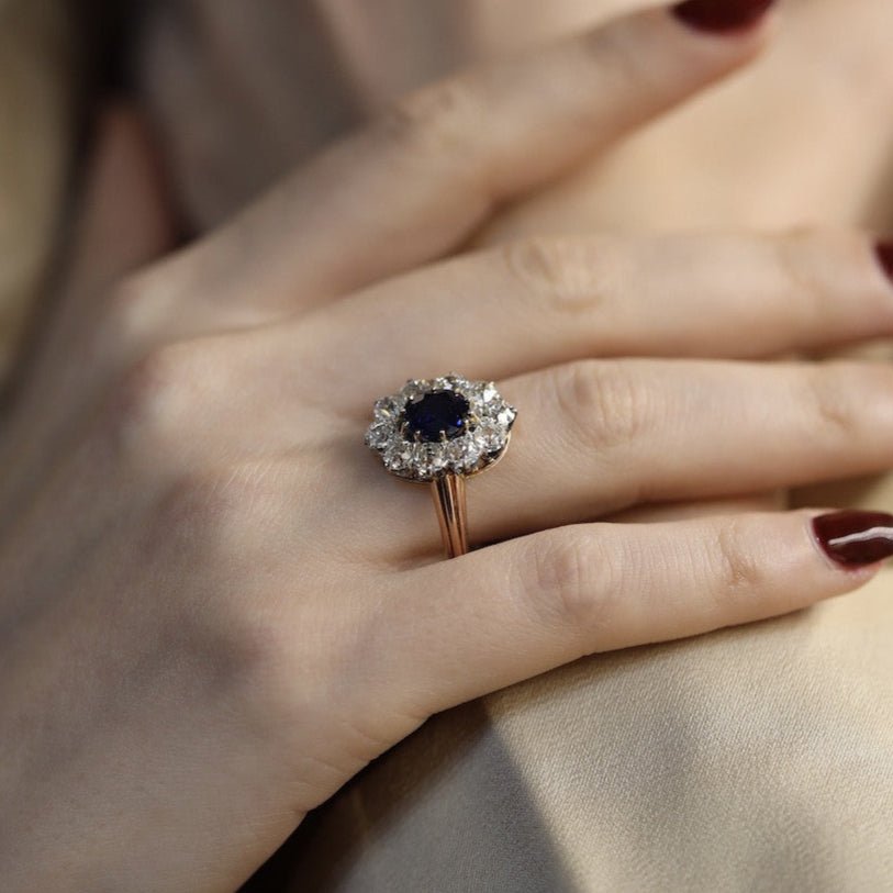 Bague Marguerite en or rose et platine avec saphir et diamants - Castafiore