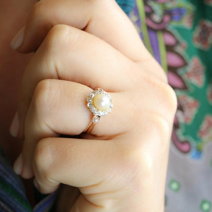 Bague marguerite en or rose perle et diamants - Castafiore