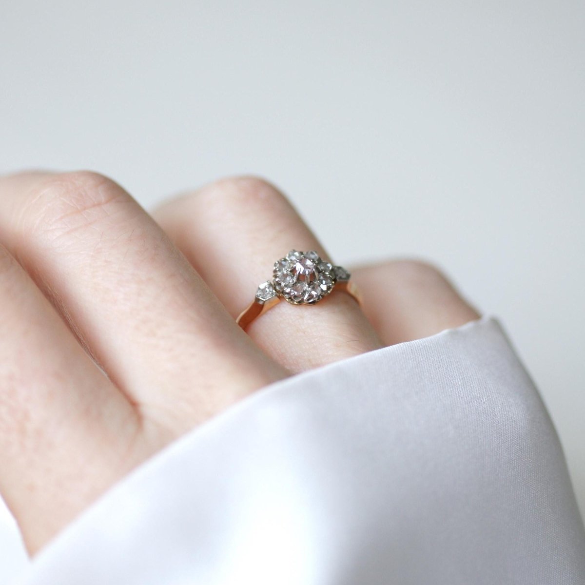 Bague Marguerite en or rose, platine, et diamants - Castafiore