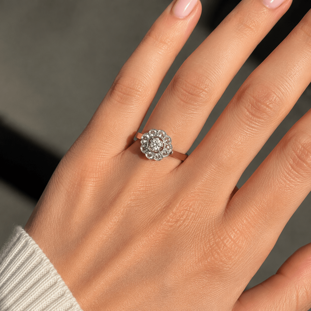 Bague Marguerite en or rose, platine et diamants - Castafiore