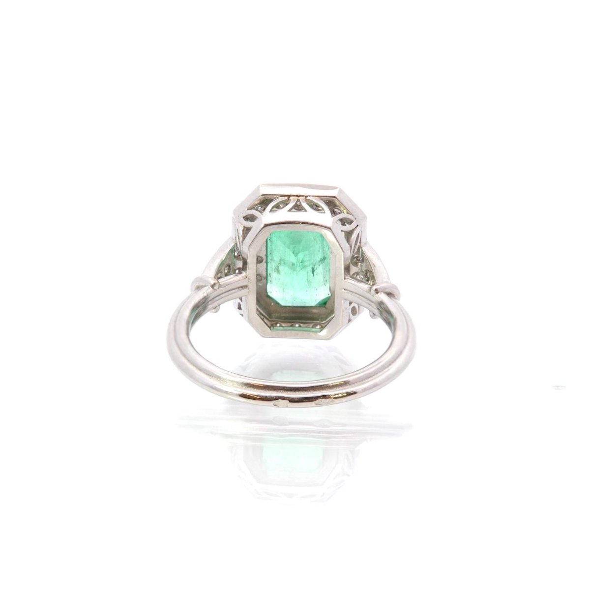 Bague Marguerite en platine, émeraude et diamants - Castafiore