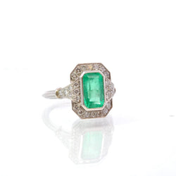 Bague Marguerite en platine, émeraude et diamants - Castafiore