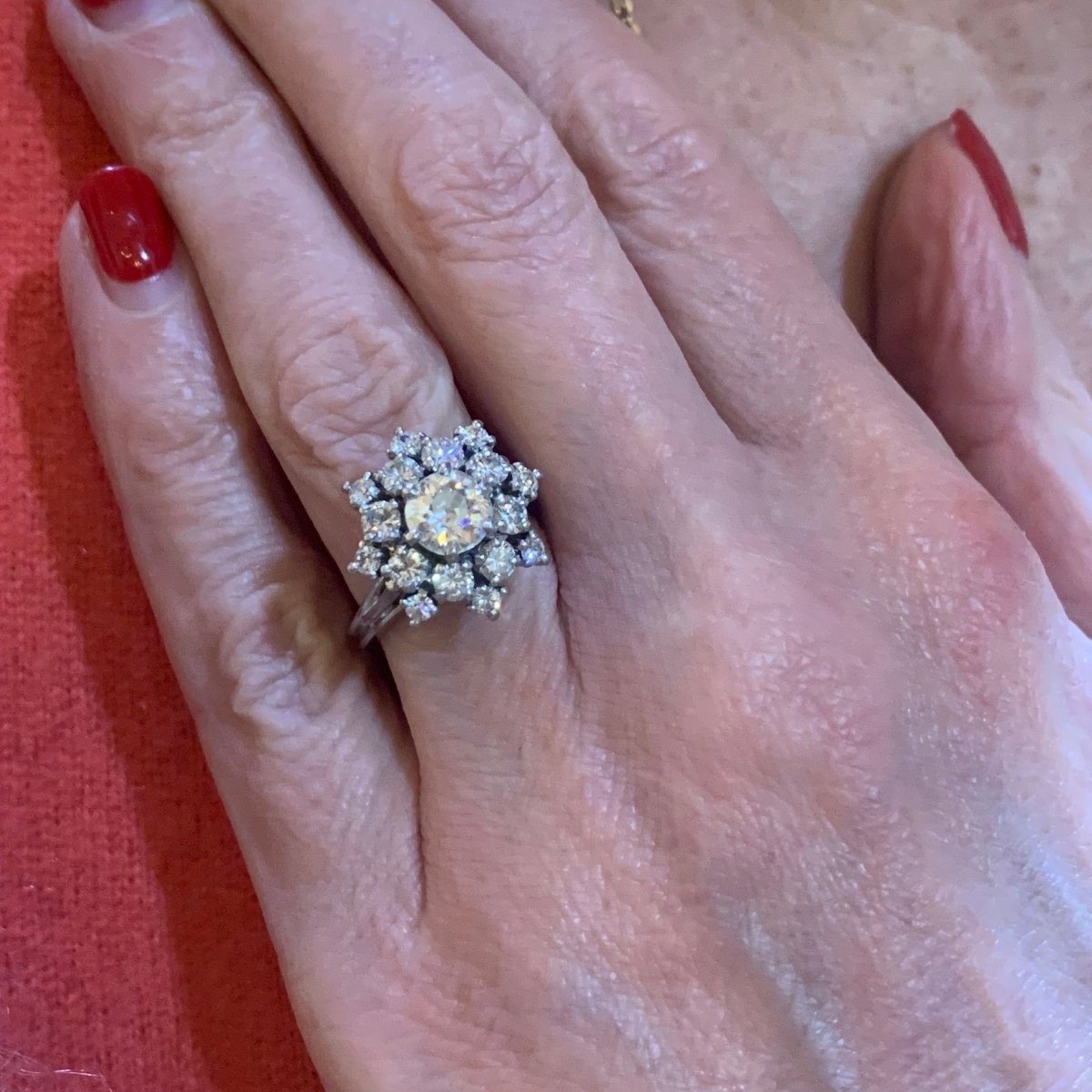 Bague Marguerite en platine et diamants - Castafiore