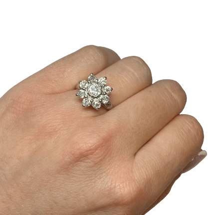 Bague Marguerite en platine et diamants - Castafiore