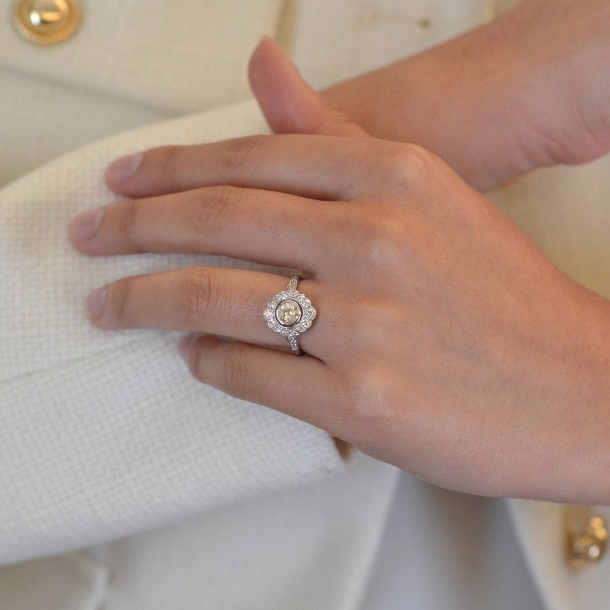 Bague Marguerite en platine et diamants - Castafiore