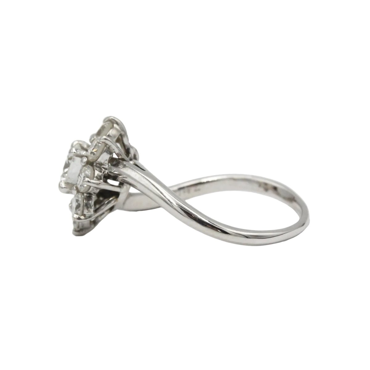 Bague Marguerite en platine et diamants - Castafiore