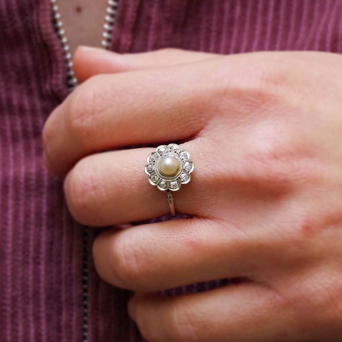 Bague Marguerite en platine, perle et diamants - Castafiore