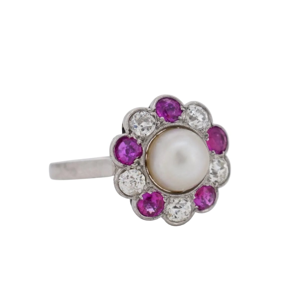 Bague Marguerite en platine, perle, rubis et diamants - Castafiore