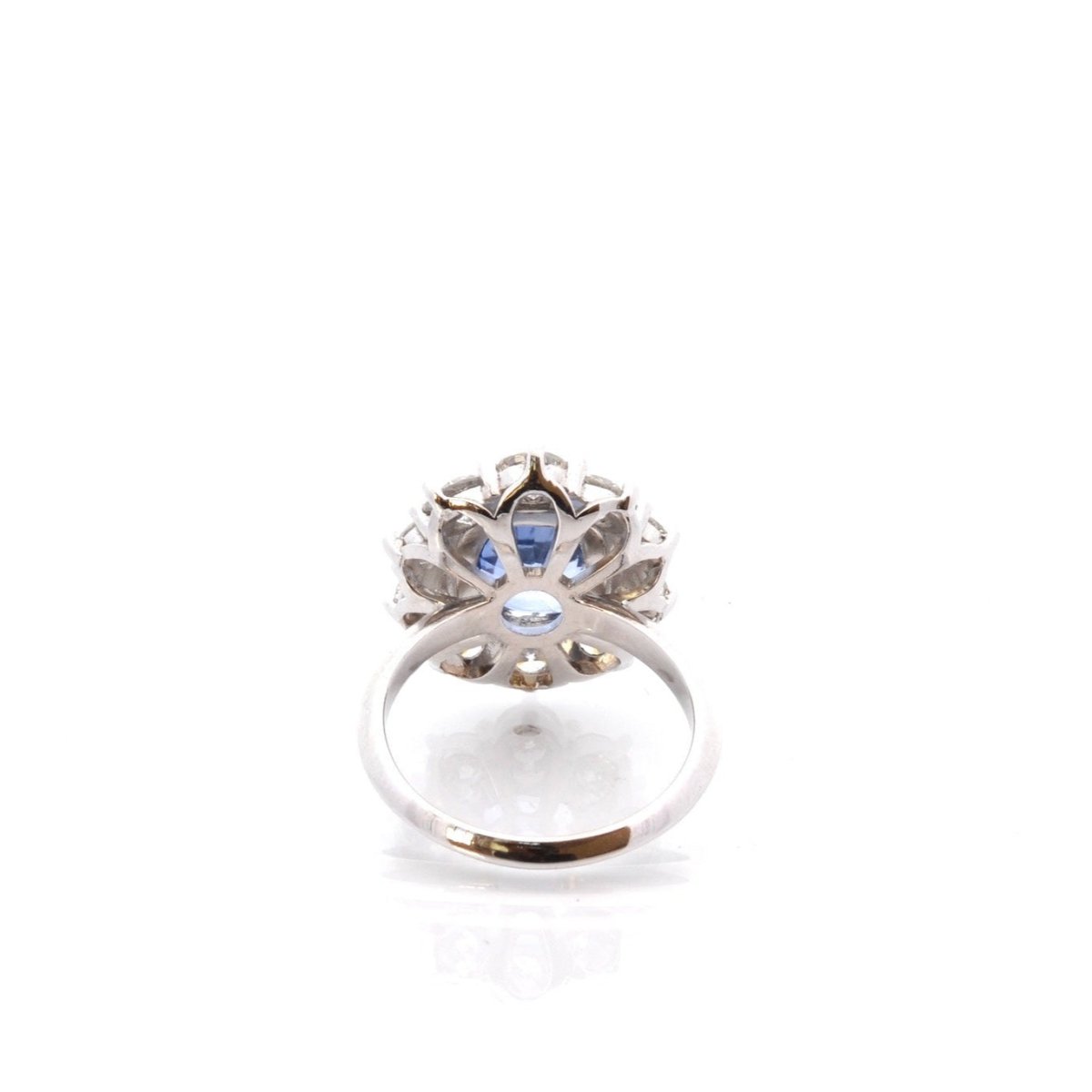Bague Marguerite en platine, saphir et diamants - Castafiore