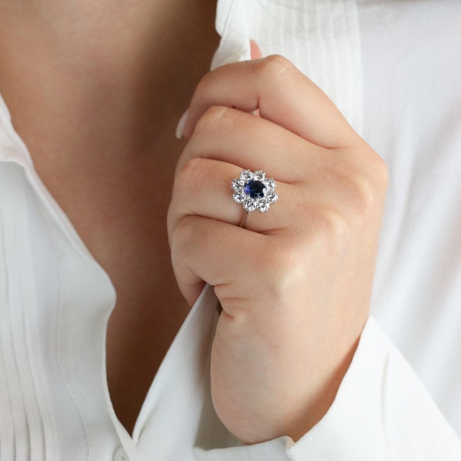 Bague marguerite or blanc saphir ovale diamants - Castafiore