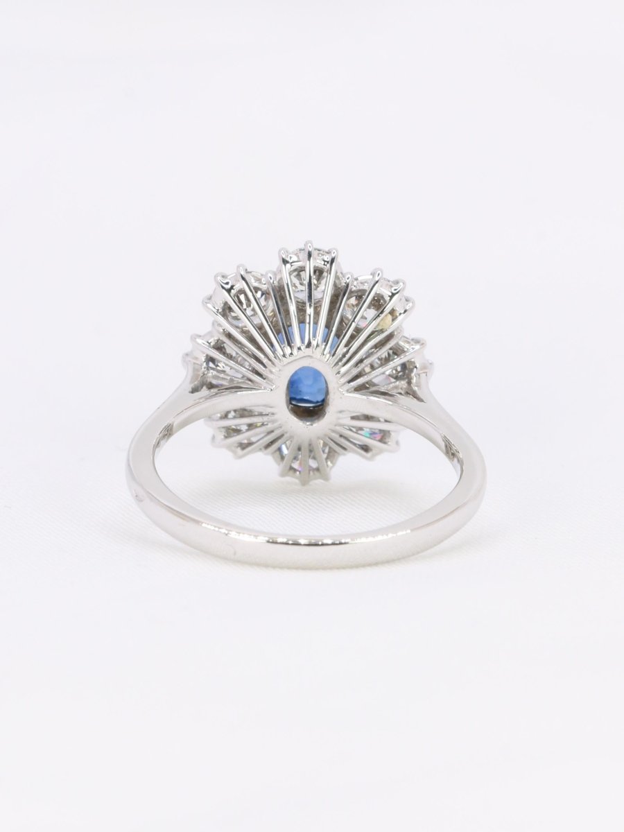 Bague marguerite or blanc saphir ovale diamants - Castafiore