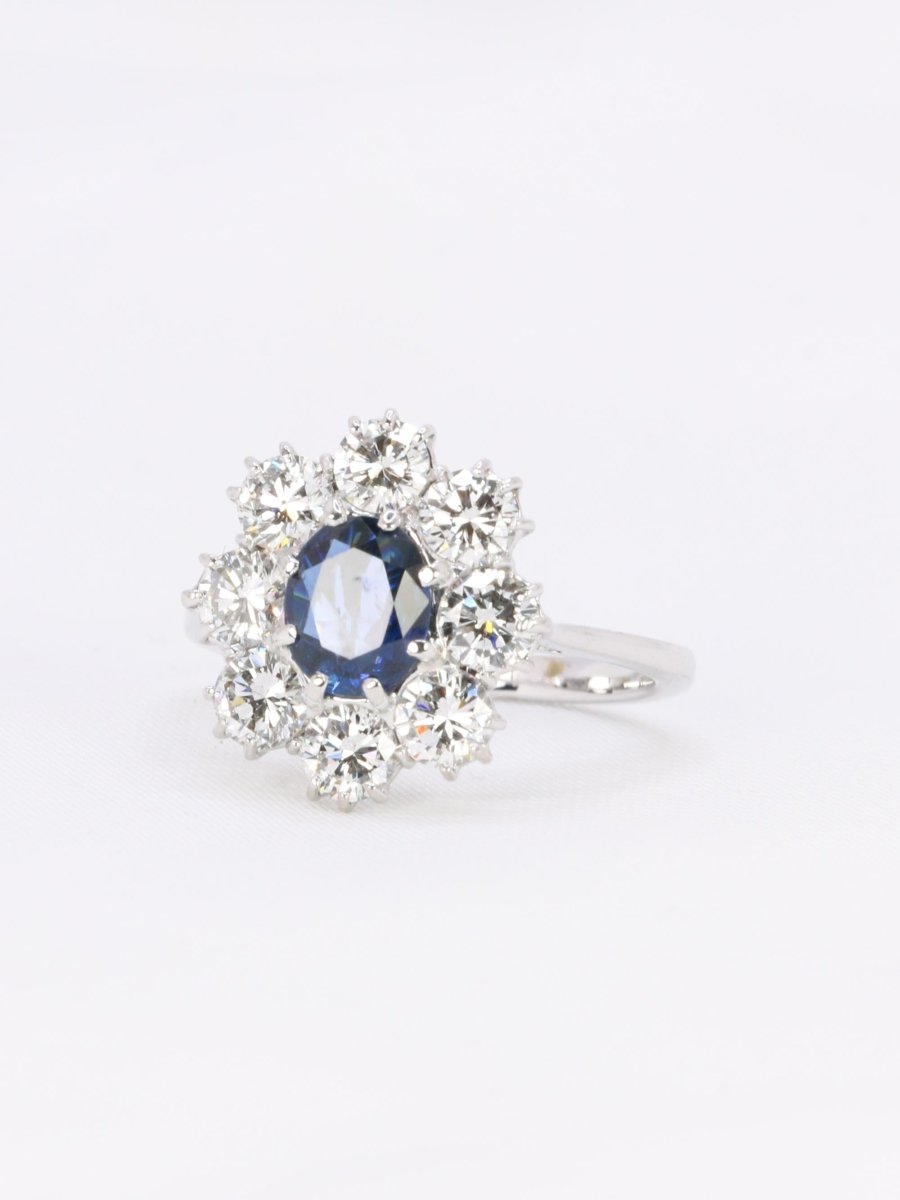 Bague marguerite or blanc saphir ovale diamants - Castafiore