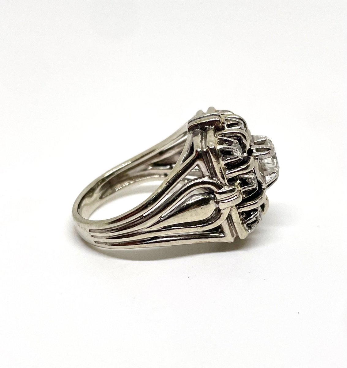 Bague marguerite or gris et diamant central 0,45 cts - Castafiore