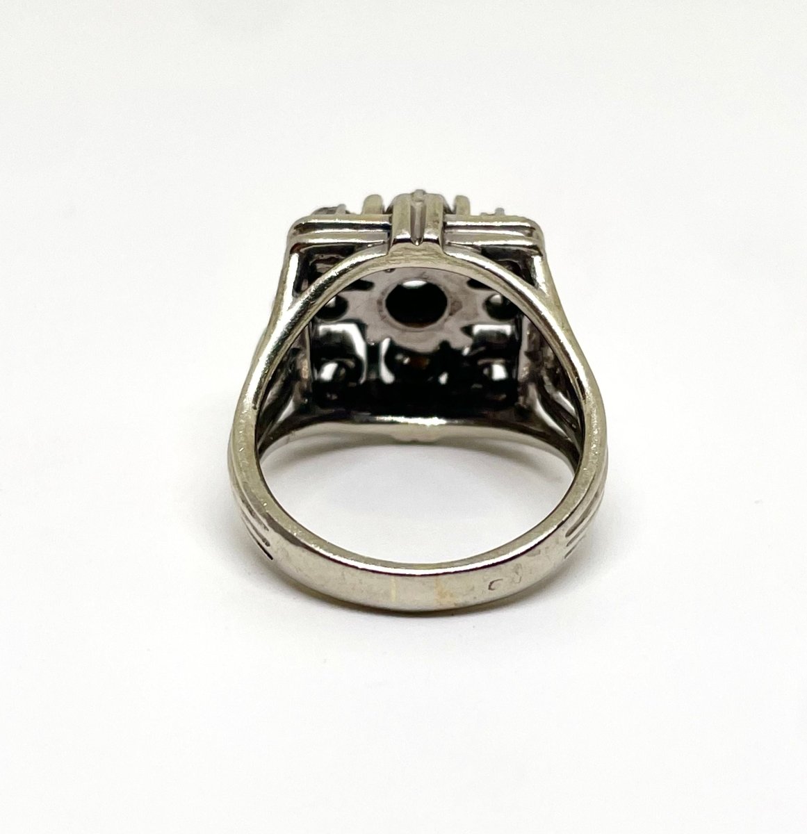 Bague marguerite or gris et diamant central 0,45 cts - Castafiore