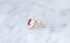 Bague marguerite, rubis Birman non chauffé 1.60 Cts, diamants - Castafiore