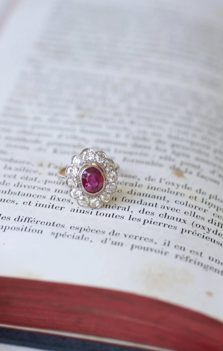 Bague marguerite, rubis Birman non chauffé 1.60 Cts, diamants - Castafiore