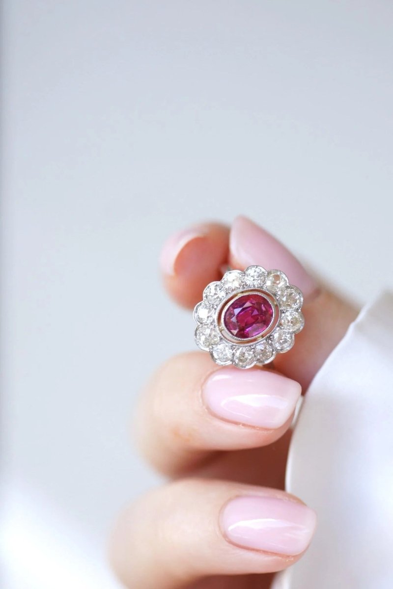 Bague marguerite, rubis Birman non chauffé 1.60 Cts, diamants - Castafiore