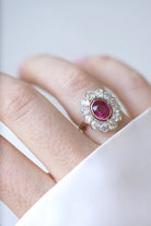 Bague marguerite, rubis Birman non chauffé 1.60 Cts, diamants - Castafiore