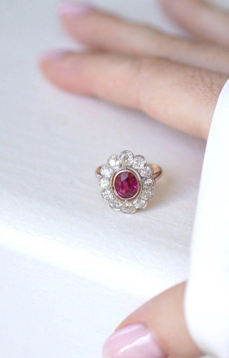 Bague marguerite, rubis Birman non chauffé 1.60 Cts, diamants - Castafiore