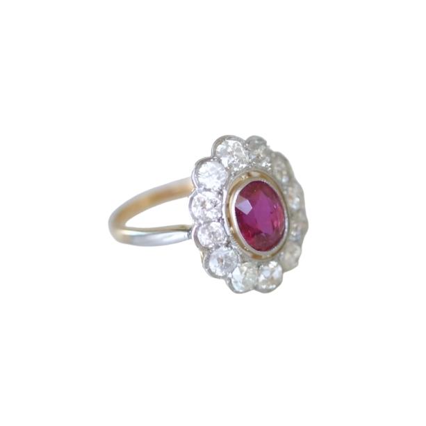 Bague marguerite, rubis Birman non chauffé 1.60 Cts, diamants - Castafiore