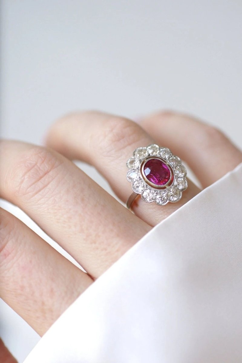 Bague marguerite, rubis Birman non chauffé 1.60 Cts, diamants - Castafiore