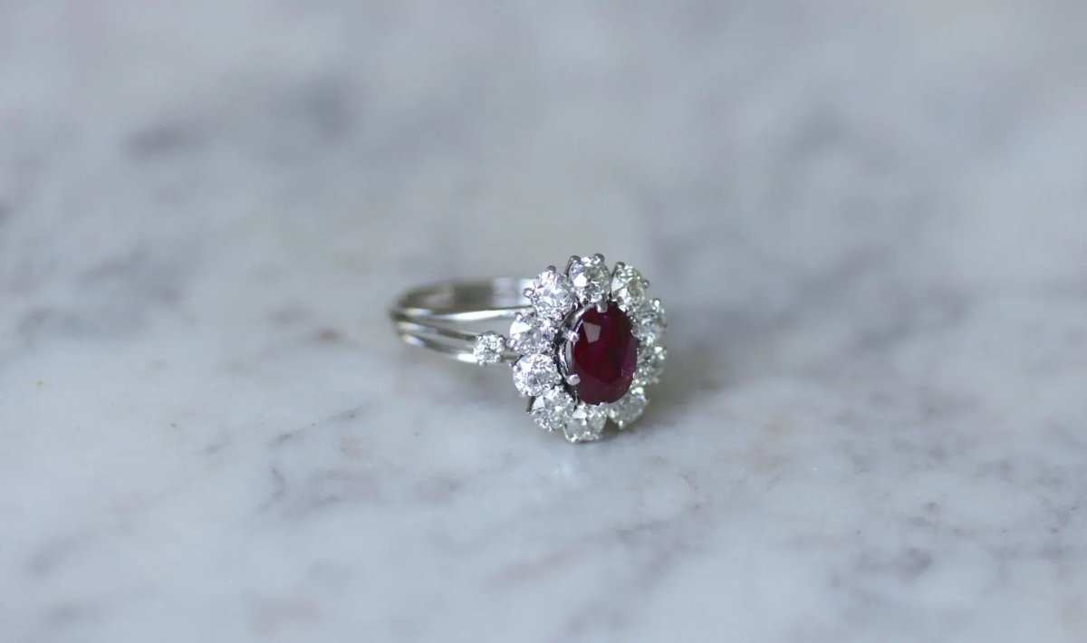 Bague Marguerite Rubis Birman Non Chauffé 1.60 Cts et Diamants - Castafiore