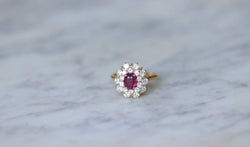 Bague marguerite rubis entourage diamants - Castafiore