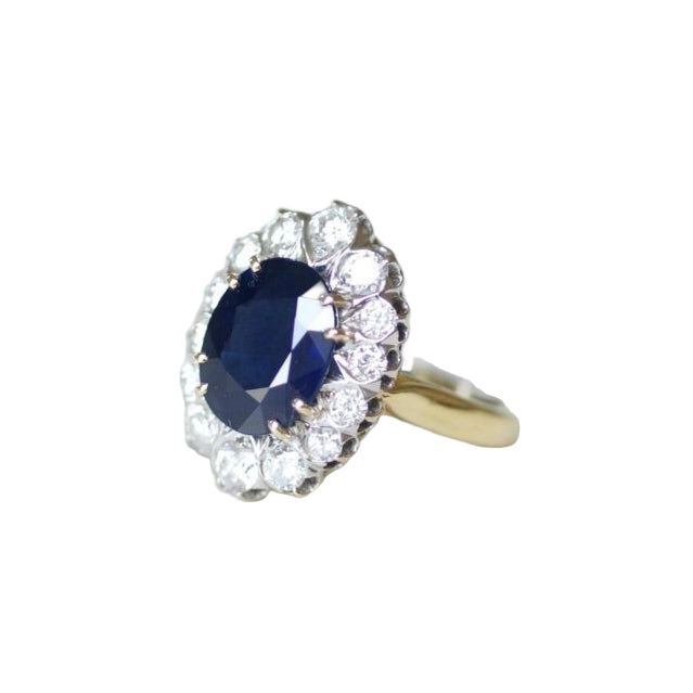 Bague Marguerite Saphir 4,60 Cts Entourage Diamants - Castafiore