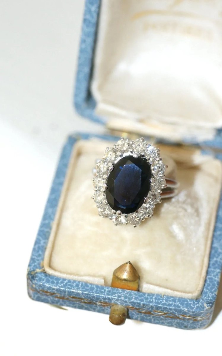 Bague Marguerite Saphir Entourage Diamants Or Blanc - Castafiore