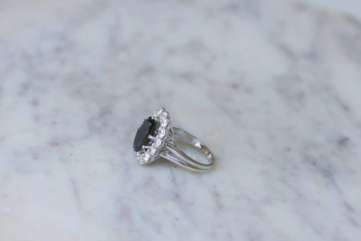 Bague Marguerite Saphir Entourage Diamants Or Blanc - Castafiore