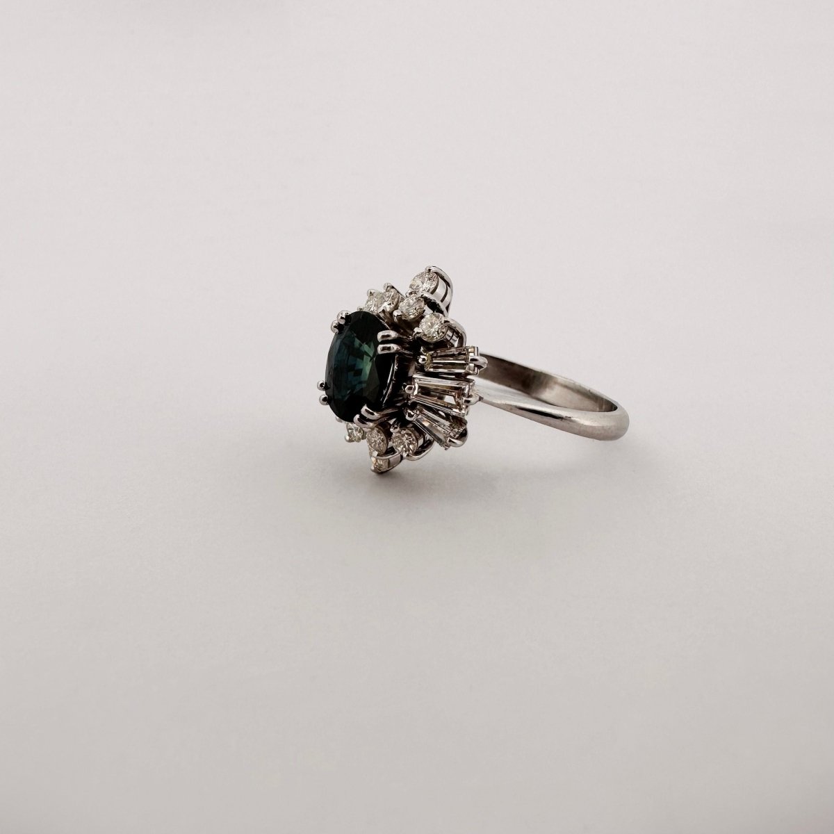 Bague Marguerite saphir et diamants en platine - Castafiore