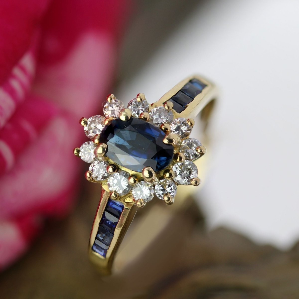 Bague marguerite saphirs diamants et saphirs calibrés - Castafiore