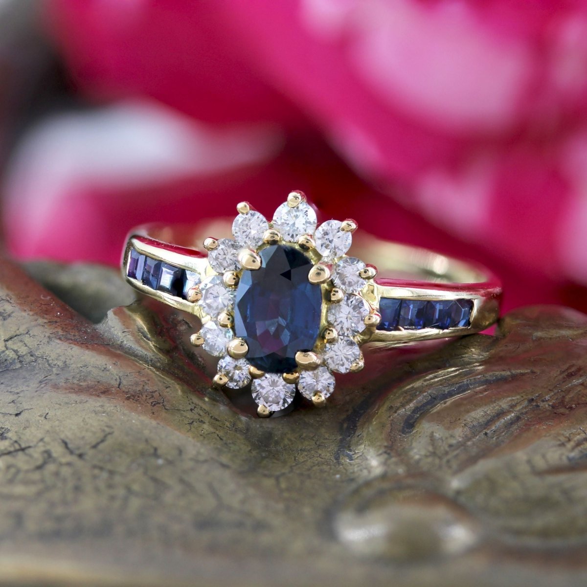 Bague marguerite saphirs diamants et saphirs calibrés - Castafiore