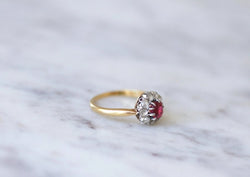 Bague marguerite spinelle rouge entourage diamants - Castafiore