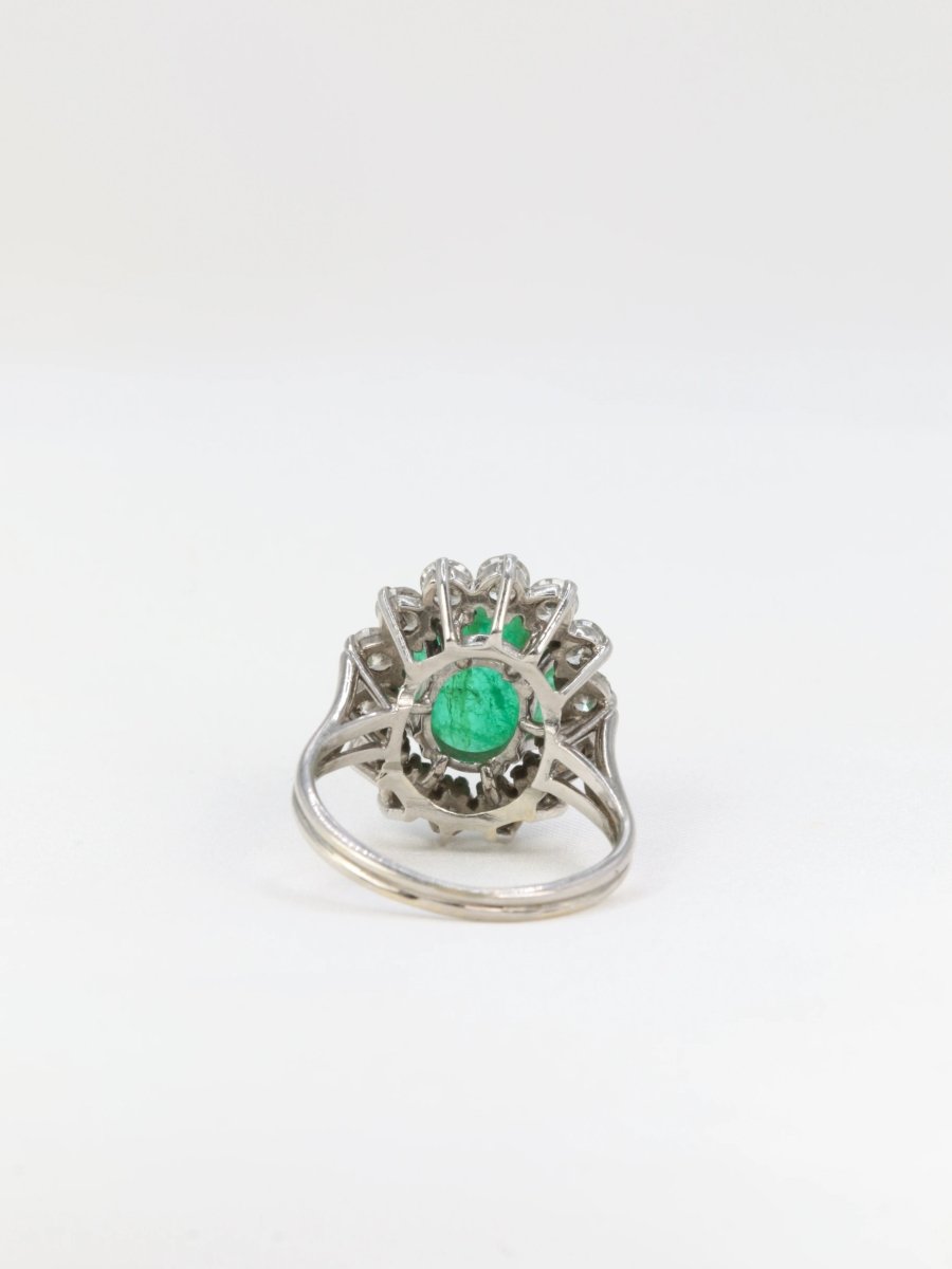 Bague marguerite vintage émeraude ovale diamants - Castafiore