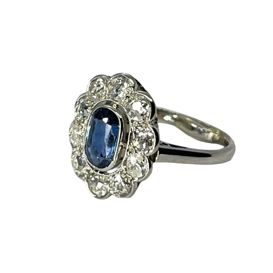 Bague marguerite vintage en or blanc saphir et diamants - Castafiore