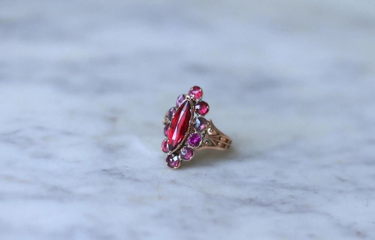 Bague Marquise Ancienne Or Rose et Grenats de Perpignan - Castafiore