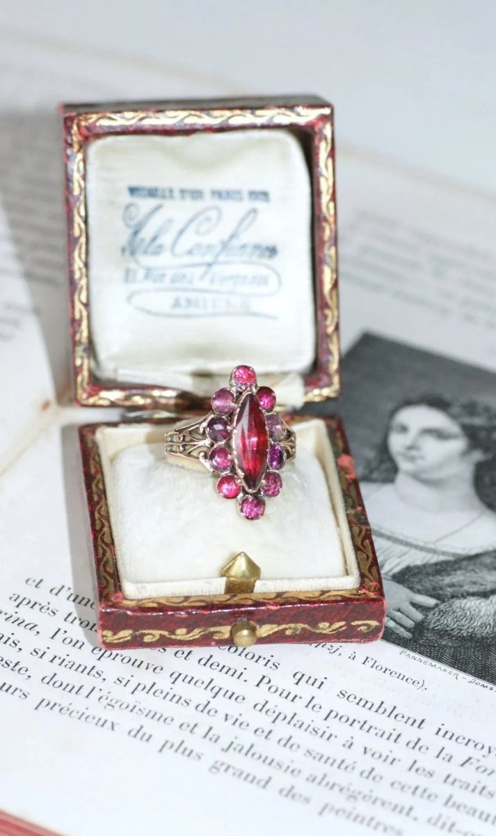 Bague Marquise Ancienne Or Rose et Grenats de Perpignan - Castafiore