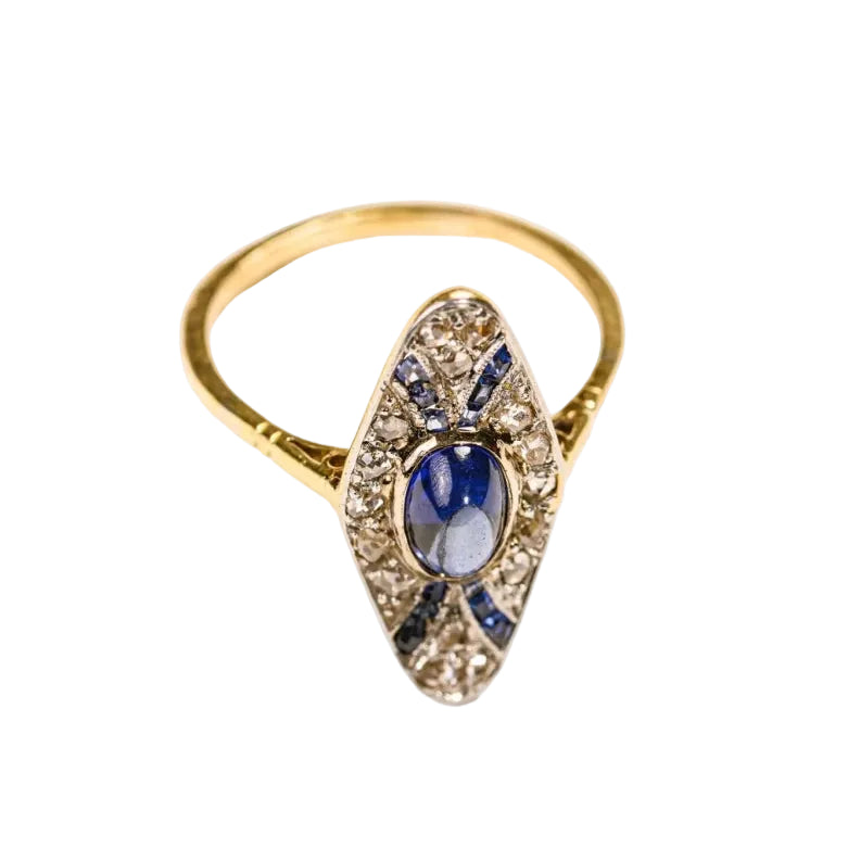 Bague marquise Art Déco en ors de couleurs, saphirs synthétiques et diamants - Castafiore