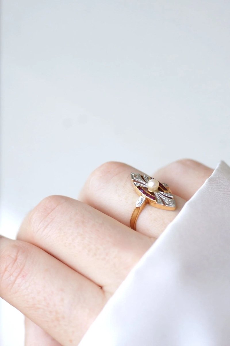 Bague Marquise Art Deco perle, diamants & rubis - Castafiore